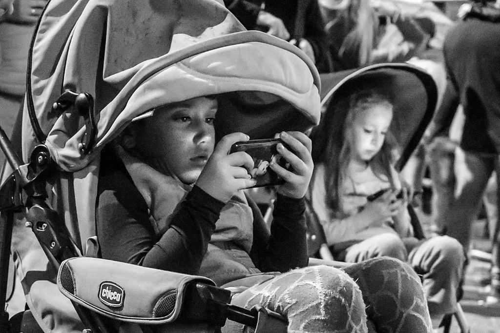 troppo tempo al cellulare